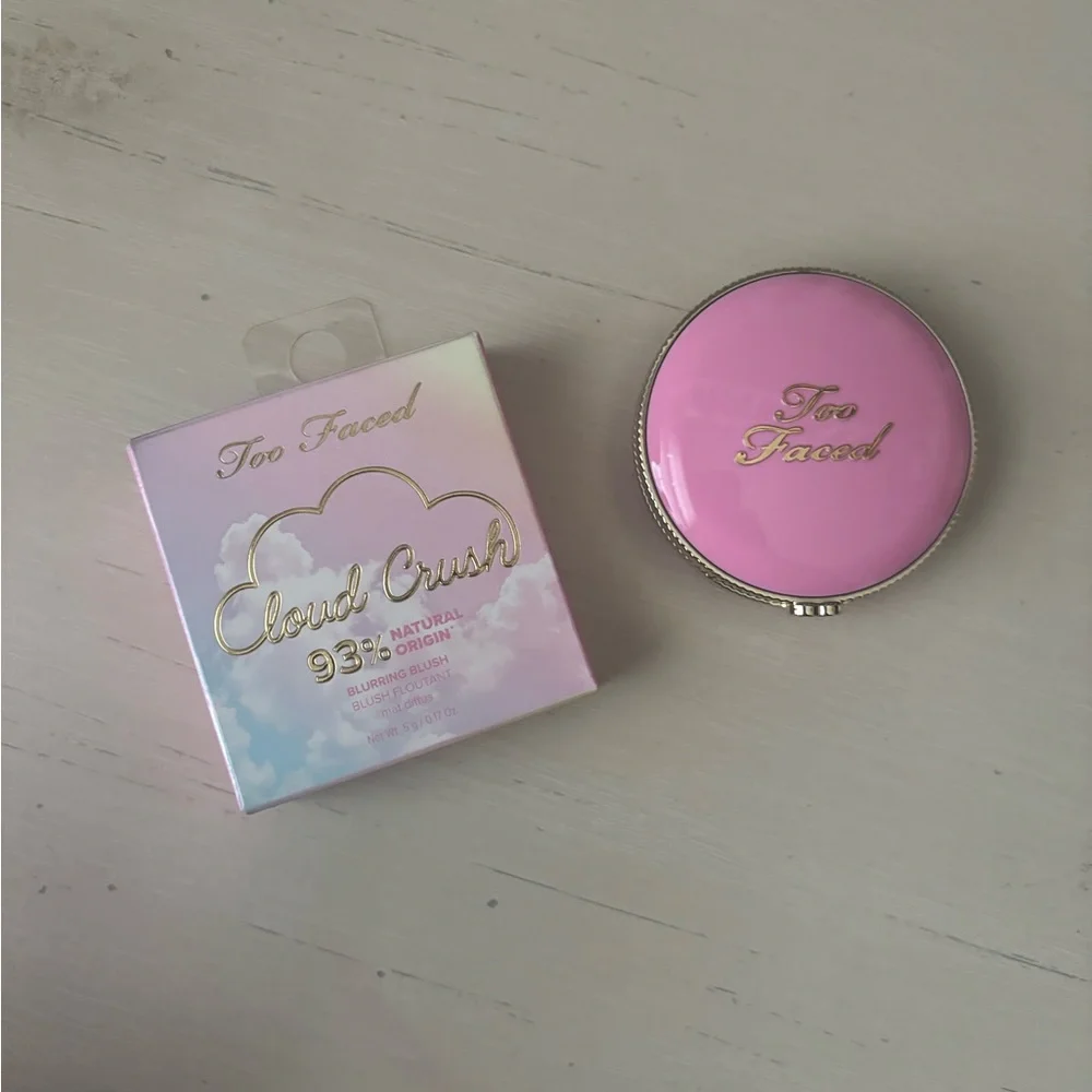 NWT Too Faced Cloud Crush Blurring Powder Blush - candy clouds